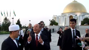 Vizita lui Traian Băsescu în Turkmenistan: Preşedintele a asistat la o demonstraţie cu cai din rasa Ahal Teke