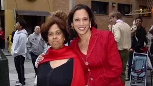 S-a aflat de ce Kamala Harris râde atât de mult. Legătura strânsă cu mama

