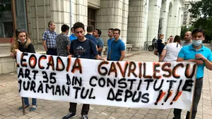 Protest în faţa Ministerului Mediului din cauza mirosului de gunoi din nord-vestul Capitalei