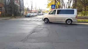 VIDEO | Un cartier din Galaţi a fost transformat în „labirint”. Localnicii au o singură ieşire din cartier