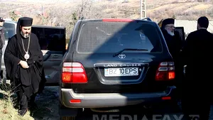 Limuzina Mercedes care i-a aparţinut fostului arhiepiscop al Buzăului, vândută cu 35.000 de euro