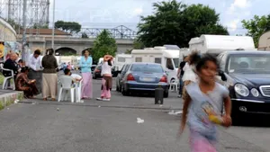 Zeci de romi de origine română protestează la Roma faţă de condiţiile din tabăra în care trăiesc