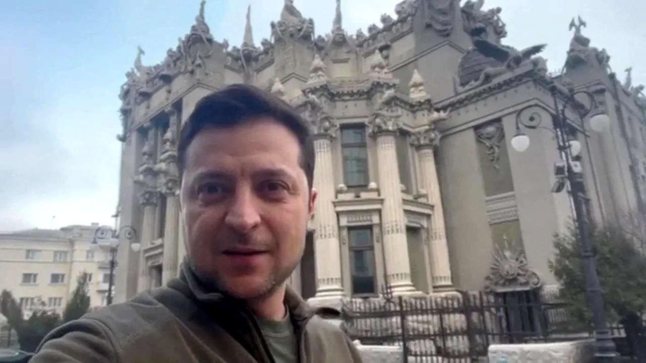 Volodimir Zelenski: „Un fragment de rachetă a căzut în faţa casei mele”

