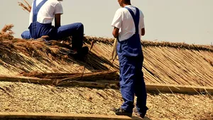 PROIECT al Penitenciarului Tulcea: Deţinuţii învaţă meserii tradiţionale şi construiesc case ecologice în Delta Dunării