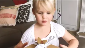 Reacţia adorabilă a unei fetiţe care primeşte un cadou-surpriză. Tu te-ai putea bucura aşa?