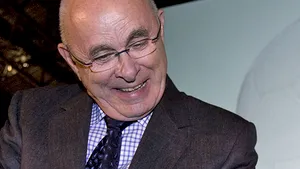 Preşedintele Federaţiei Olandeze de Fotbal, Michael van Praag, va candida la funcţia de preşedinte al FIFA