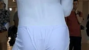 Conducerea UNESCO, scandalizată de statuile-nud ale unor artişti. Sophie Coignard şi-a acoperit statuile cu lenjerie intimă „pentru a nu răni sensibilităţi” 