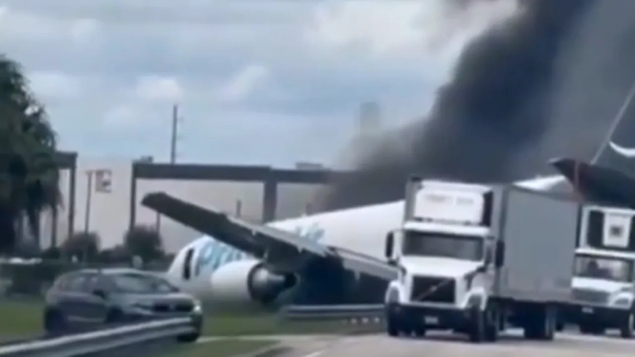 Un avion cargo al Amazon a luat foc după ce a depășit pista aeroportului din Miami