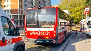 Copil născut în autobuz în Italia / Șoferița și pasagerele au ajutat-o pe mamă să nască