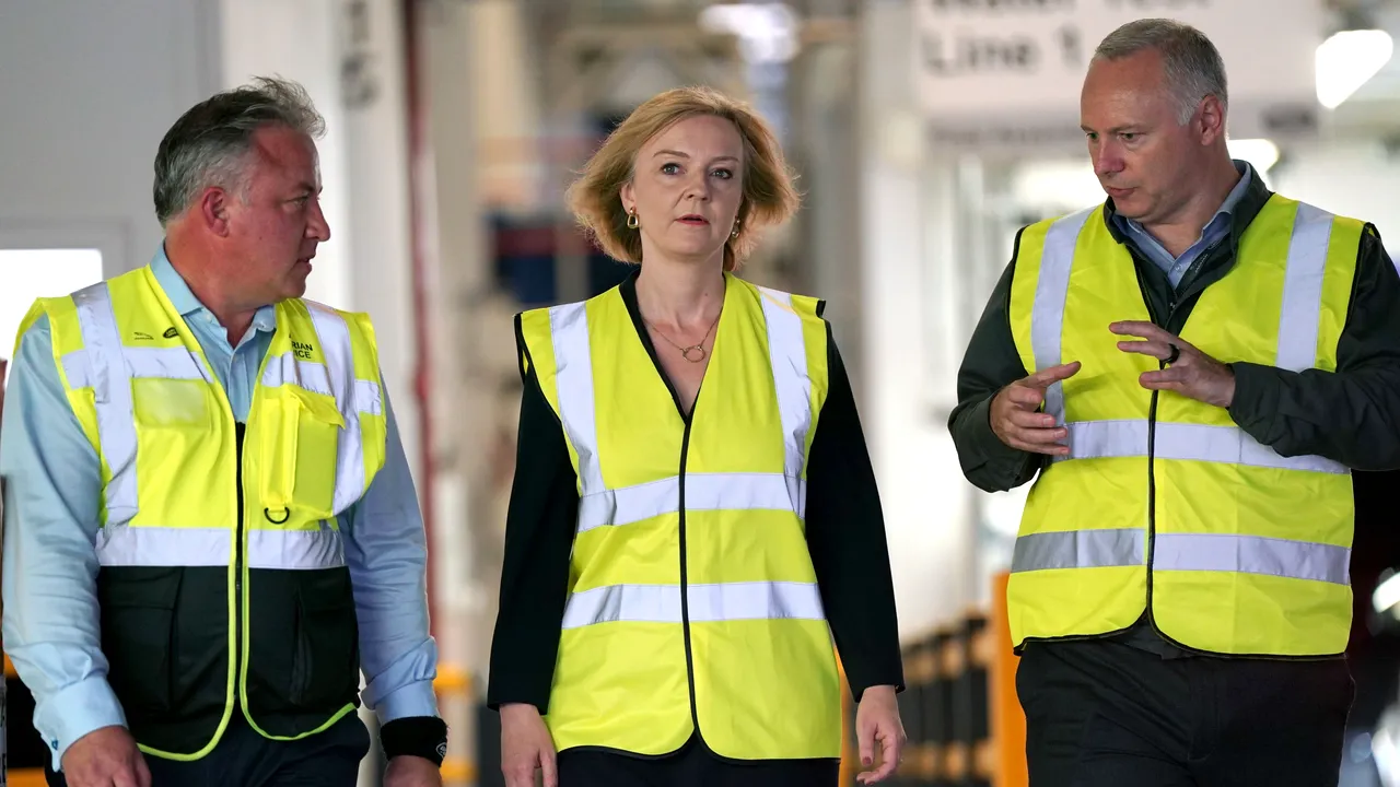 Liz Truss îşi va prezenta cabinetul 