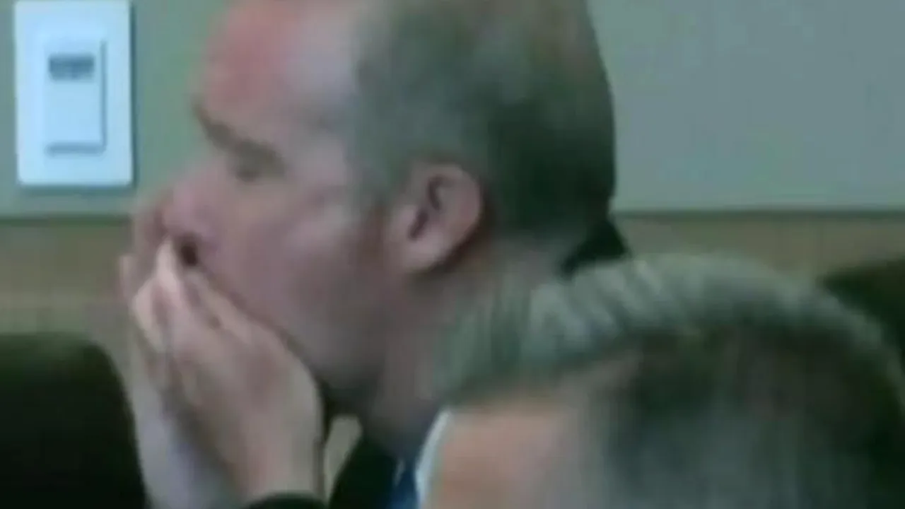 Un american S-A SINUCIS în tribunal după ce juriul l-a găsit vinovat de incendierea propriei case - VIDEO