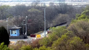 Militarul nord-coreean rănit după ce a dezertat a fost operat în Coreea de Sud/ Care este starea sa de sănătate, potrivit medicilor