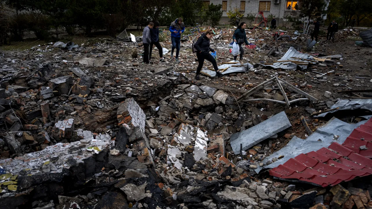 Războiul din Ucraina, ziua 243. 8 luni de lupte intense. Olaf Scholz şi Ursula von der Leyen cer un „Plan Marshall” pentru Ucraina  / Cancelarul german spune că reconstrucţia Ucrainei reprezintă o „sarcină pentru o generaţie” / Rusia ar putea arunca în aer un mare baraj hidroelectric la Nova Kakhovka