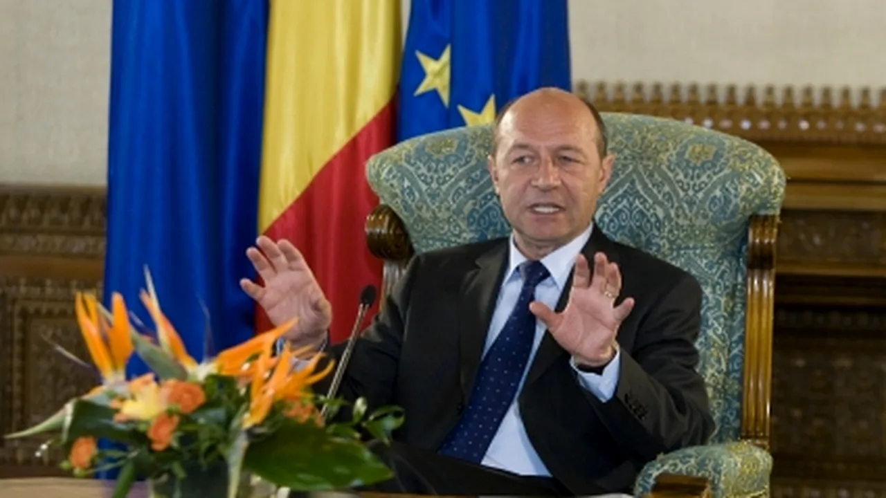 Băsescu: Mama face bine, a fost la un control periodic iar acum s-a întors la ea acasă