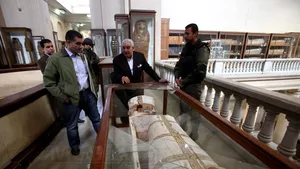 Obiecte de mare valoare, inclusiv o statuie a lui Tutankhamon, furate de la Muzeul egiptean