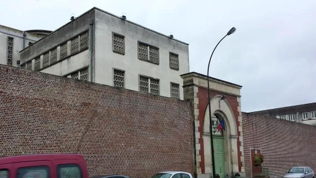 Un bărbat a fugit dintr-un tribunal din Franţa, după ce a fost condamnat la trei ani de detenţie
