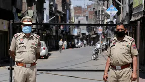 Batăi sângeroase în India din cauza carantinei. Mâna unui poliţist a fost tăiată