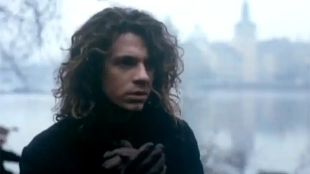 Viaţa fostului solist al trupei INXS, Michael Hutchence, transpusă într-un film. Cine va produce pelicula 