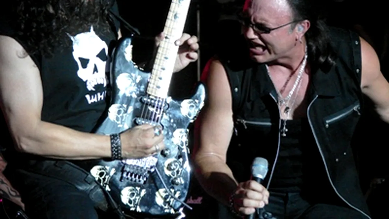 FOCUS: Peste 3.000 de români, vrăjiţi de Queensryche la primul lor concert la Bucureşti