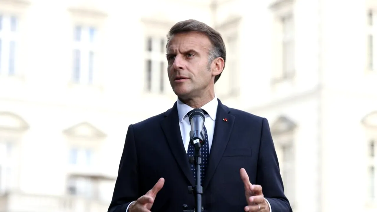 Pompierii români, felicitați de Emmanuel Macron pentru intervenția în incendiile din Franța