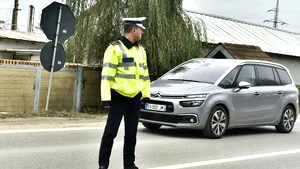 Bărbatul împuşcat de poliţie în cap, în urma unei urmăriri în trafic, a murit la spital 