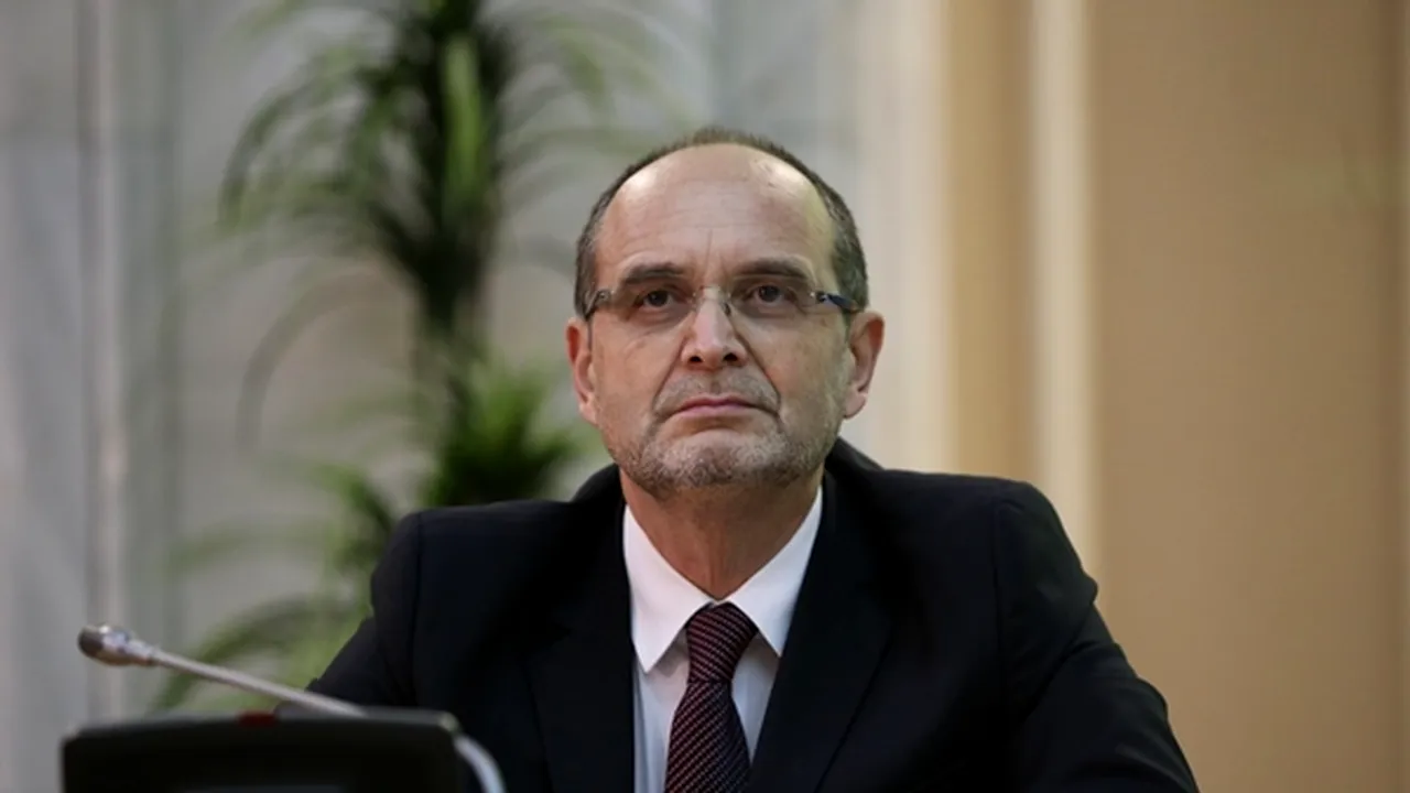 Ministrul Educaţiei: Clasele a IV-a vor avea manuale la 15 septembrie, clasele a XI-a şi a XII-a, anul viitor