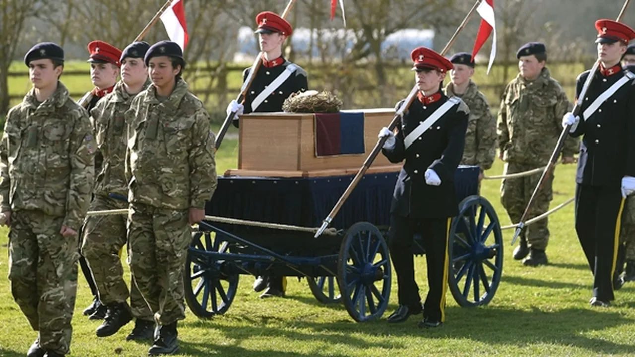 Rămăşiţele lui Richard al III-lea, aduse pe câmpul de luptă unde suveranul a murit în 1485 - FOTO