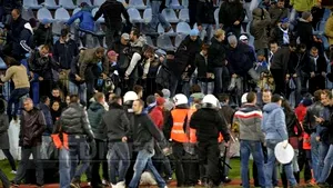 Meciul Slovan Bratislava - Sparta Praga, întrerupt 40 de minute din cauza incidentelor din tribune