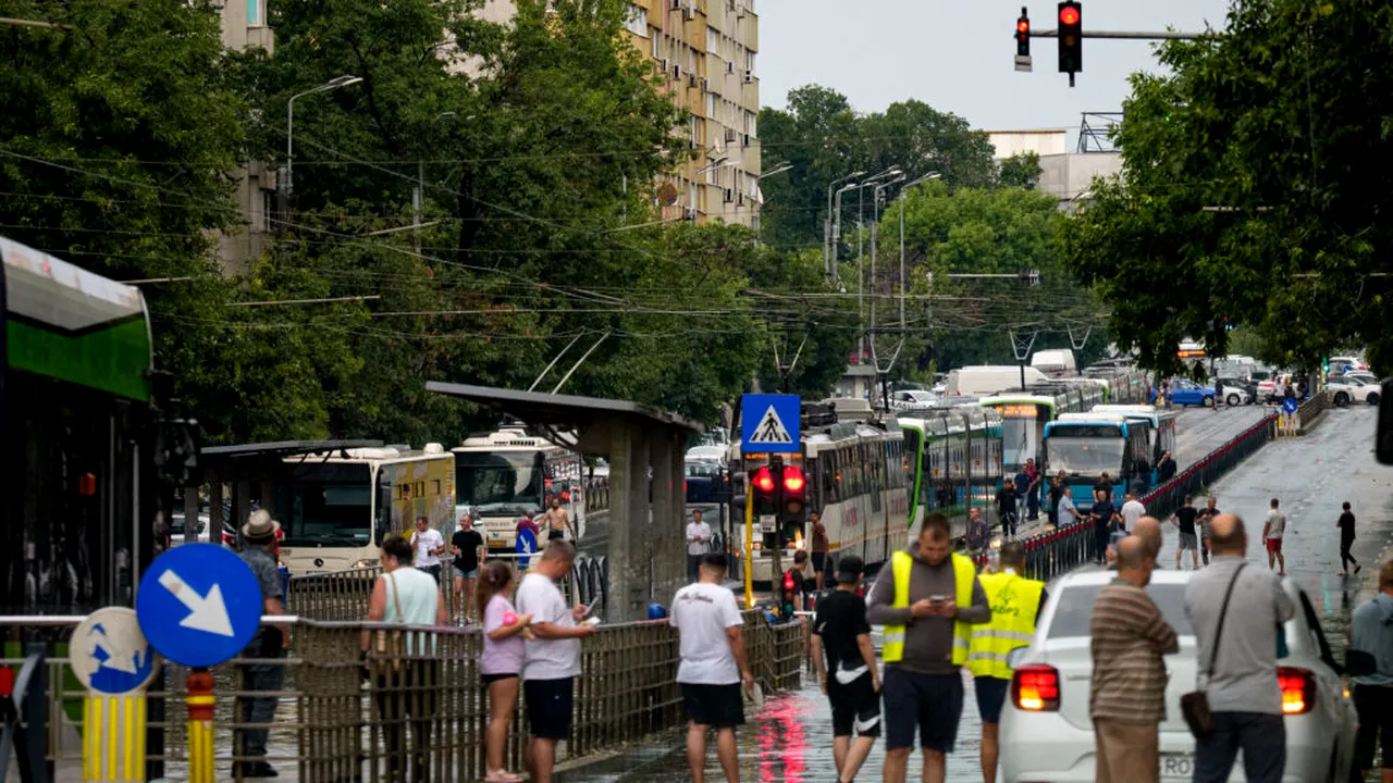 Alertă cod portocaliu de furtună în București și județul Ilfov