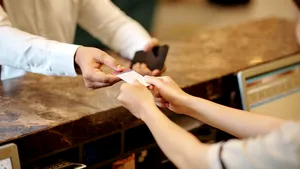 HoReCa nu a scăpat de calvar. Antreprenorii din turism se aşteaptă la un an mai greu decât 2020