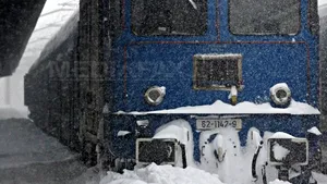 17 trenuri, anulate din cauza avertizării meteo de ninsori şi vânt