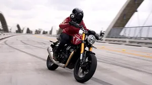 O companie auto indiană a lansat două modele de motocicletă. Acţiunile au crescut la un nivel record