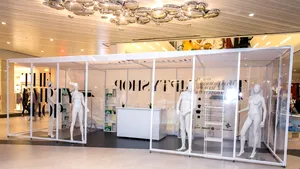 Primul magazin complet GOL, deschis în Bucureşti. „The Empty Shop