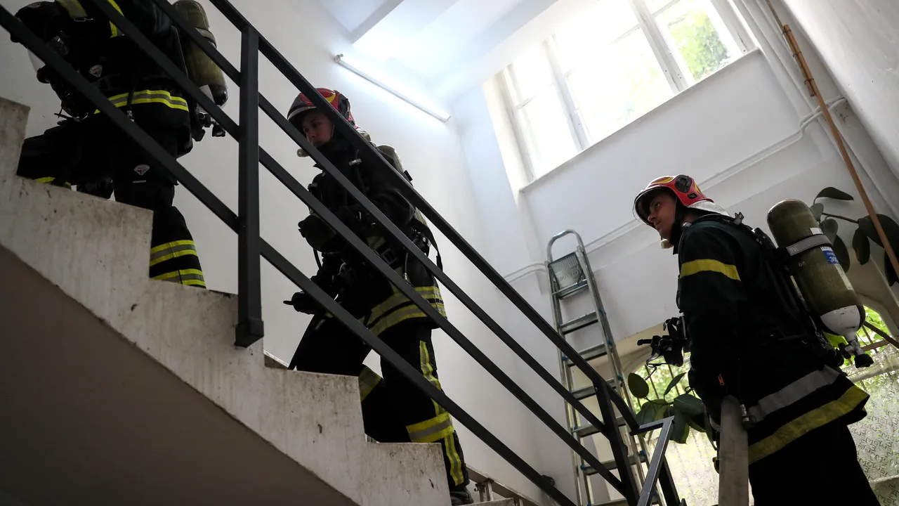 PNL Bucureşti: Şcolile din Capitală nu sunt pregătite de începerea anului şcolar. Peste 170 de şcoli, grădiniţe şi universităţi, în categoria de risc seismic