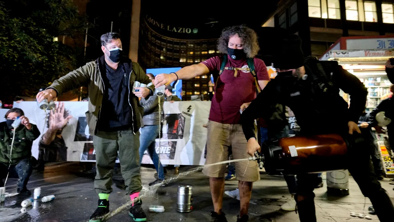 Proteste în Europa după impunerea de restricţii pentru reducerea numărului de îmbolnăviri cu COVID-19