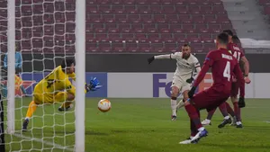 CFR a pierdut acasă cu AS Roma. Romanii s-au impus graţie unui autogol şi a unui penalty controversat