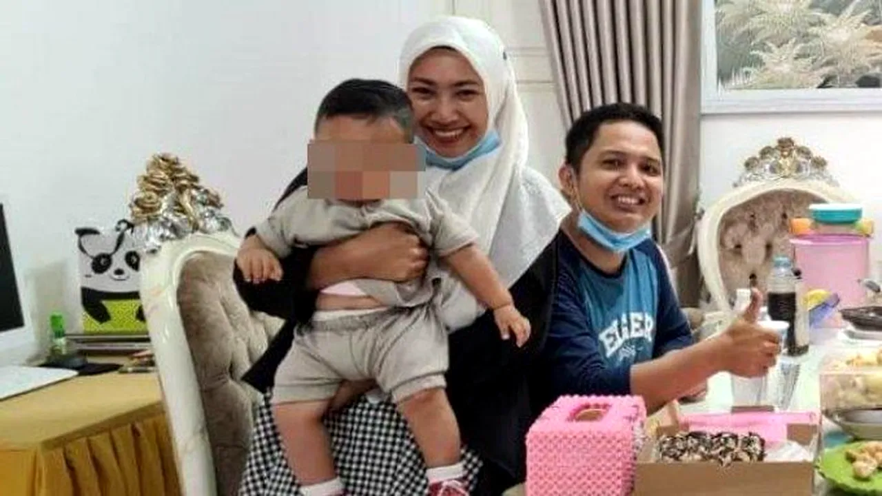 Tragediile pasagerilor din avionul prăbuşit în Indonezia: Părinţii şi unul dintre copii şi o mamă însărcinată cu al treilea copil, printre victime