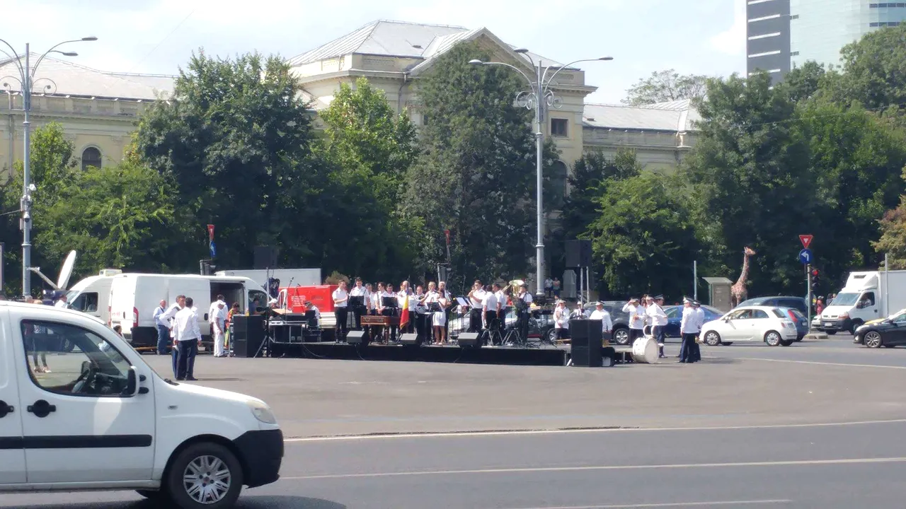 Fanfara Jandarmeriei susţine un concert în Piaţa Victoriei de Ziua Limbii Române. USR a ironizat momentul
