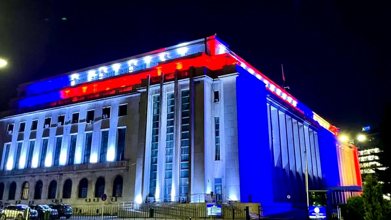 Palatul Victoria, în culorile României și SUA / Guvernul marchează 250 de ani de la Declarația de Independență a Statelor Unite