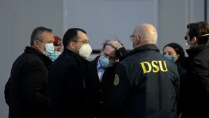 COMENTARIU Sorin Avram: Spitale sau oraşe verzi pe pereţi, domnule Cîţu? 