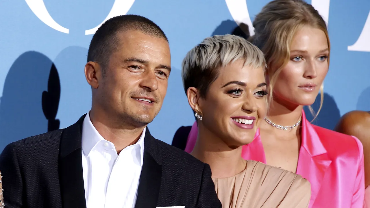 Cântăreaţa Katy Perry şi actorul Orlando Bloom s-au logodit, de Valentine's Day | FOTO