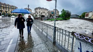 Cod portocaliu de precipitații și pericol de inundații în Italia. MAE emite alertă de călătorie