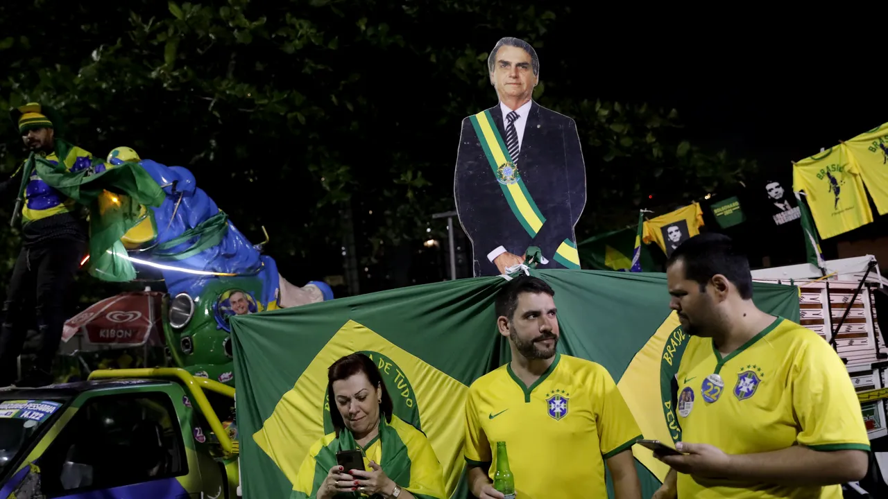 Fanii fotbalului sunt de partea lui Bolsonaro: tricoul verde-auriu, implicat în politică