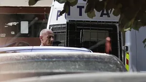 Viceguvernatorul BNR Bogdan Olteanu, reţinut joi noaptea pentru trafic de influenţă petrecut în 2008. DNA îl acuză că ar fi primit un milion de euro printr-un intermediar, la sediul unui partid politic