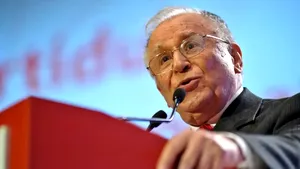 Ion Iliescu îl felicită pe Nicușor Dan: „Vă adresez cele mai sincere felicitări