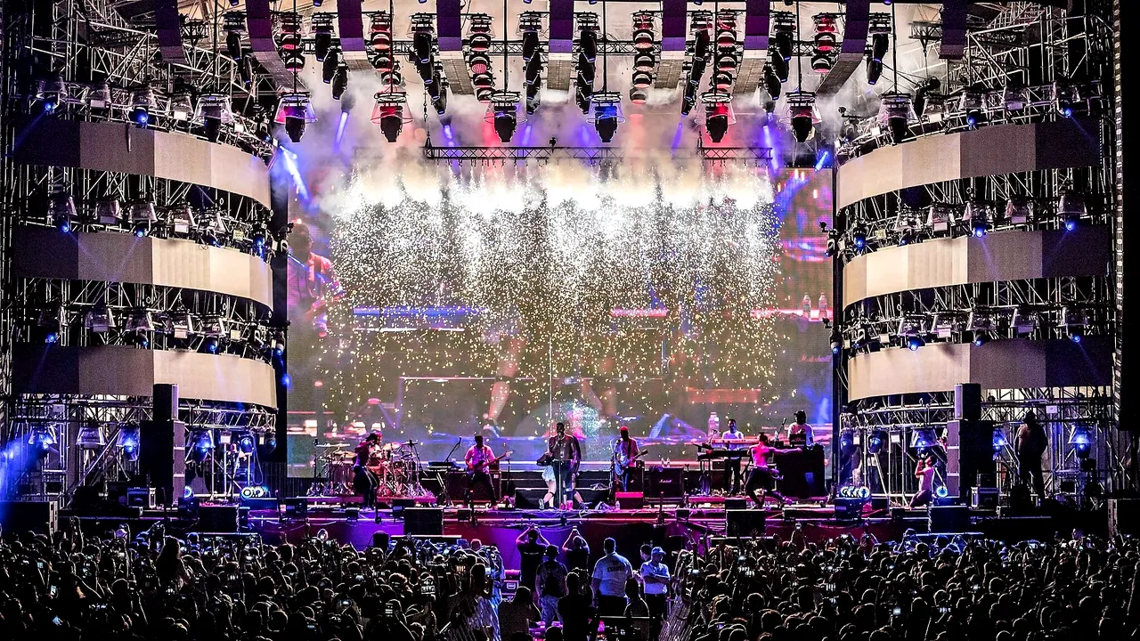 FOTO Peste 150.000 de spectatori la festivalul NEVERSEA. Fedde Le Grand a prins răsăritul pe scenă