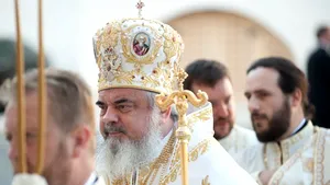 PF Daniel a primit de la ierarhii Sfântului Sinod un chivot înfăţişând Catedrala Mântuirii Neamului