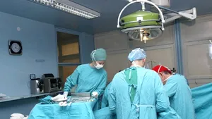 Intervenţie endoscopică în PREMIERĂ la Fundeni, realizată de olandezul care a inventat metoda