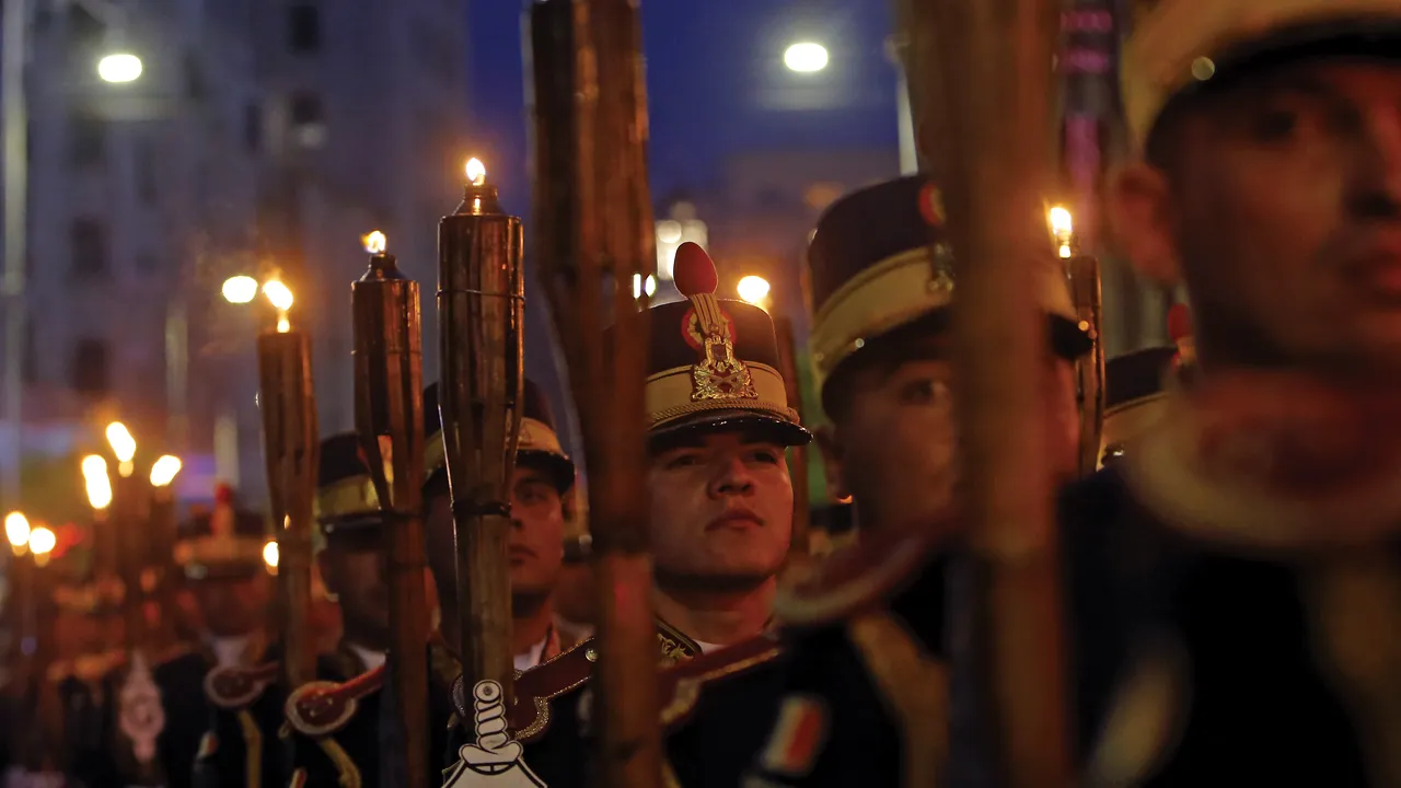 Restricţii de trafic în Bucureşti. Retragere cu torţe şi ceremonii militare de Ziua Armatei
