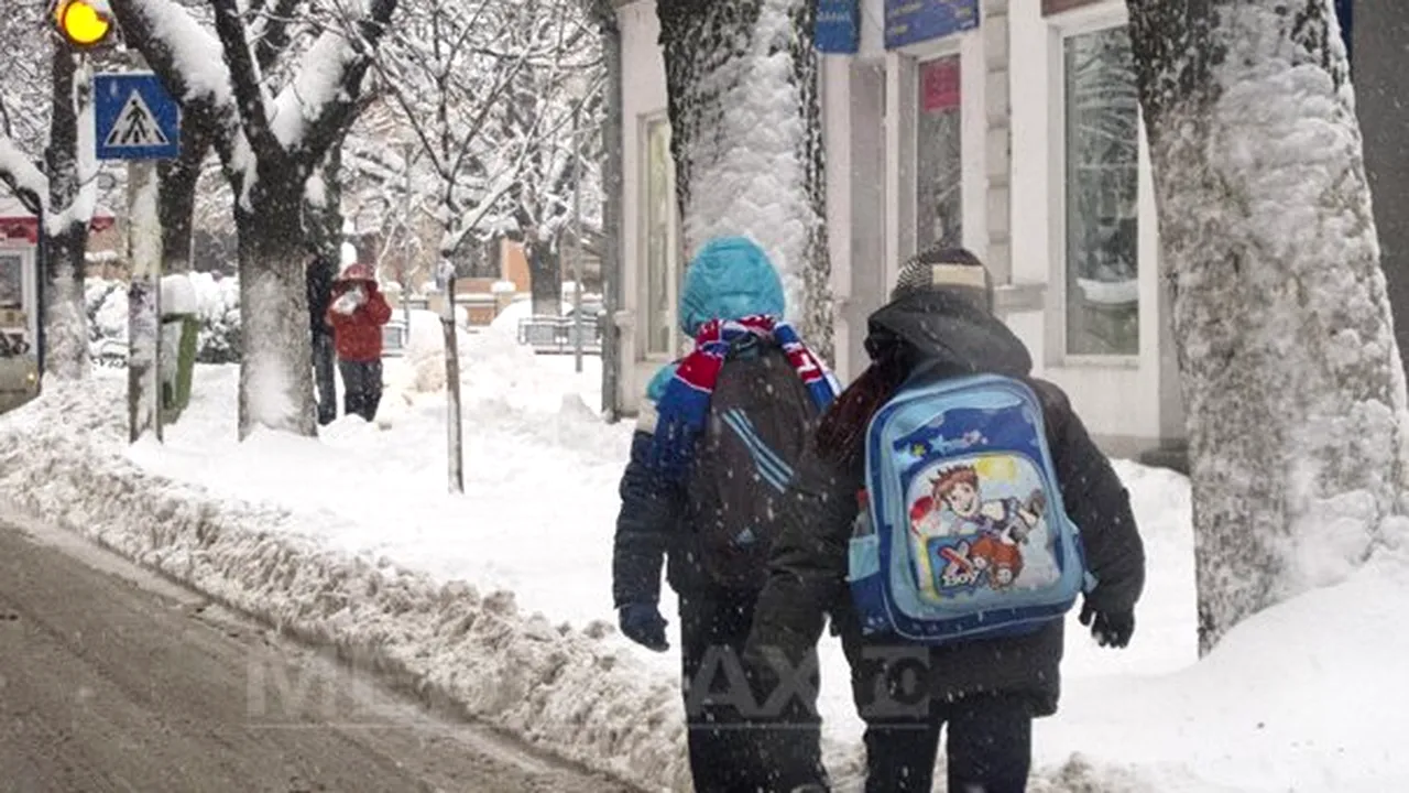 Şcoli închise luni în mai multe judeţe, din cauza vremii